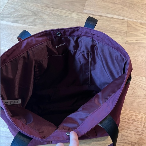 Lululemon Daily Multi-Pocket Tote Bag 20L GARN/BLK - Picture 3 of 3